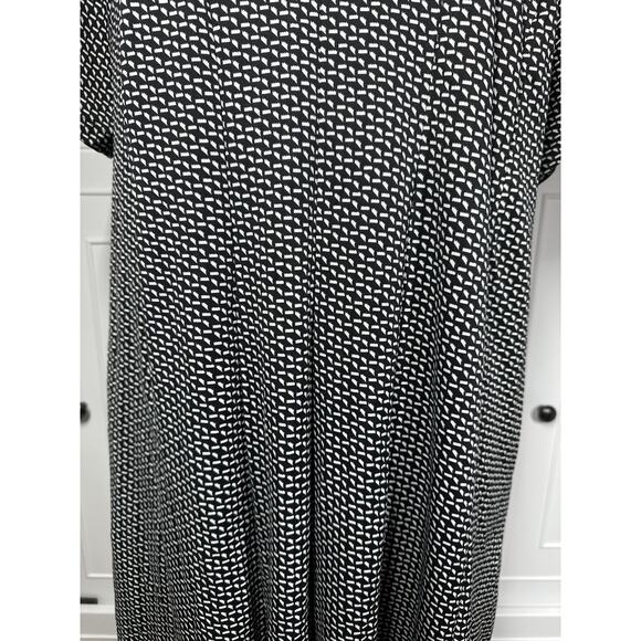 Catherines Plus Size Black White V-Neck Midi Pleated Flowy Dress 1X / 18/20W - Picture 3 of 13